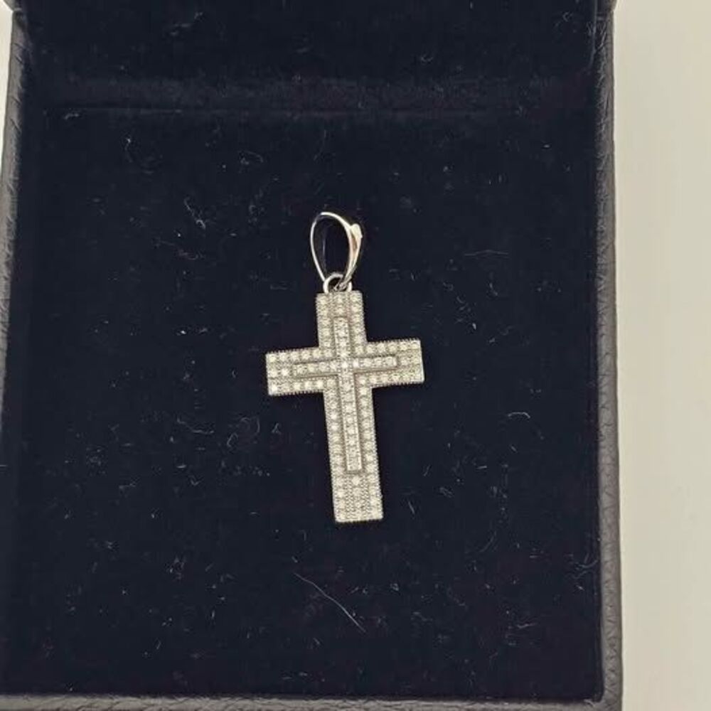 Silver Cross Pendant 925 Moissanite